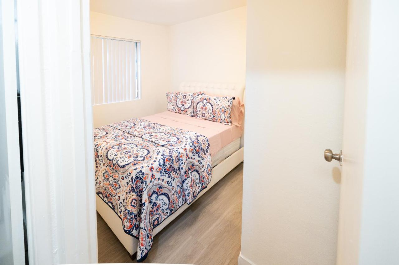 Cozy Small 2 Bedroom In Koreatown/Hollywood لوس أنجلوس المظهر الخارجي الصورة