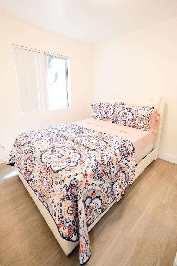 Cozy Small 2 Bedroom In Koreatown/Hollywood لوس أنجلوس المظهر الخارجي الصورة
